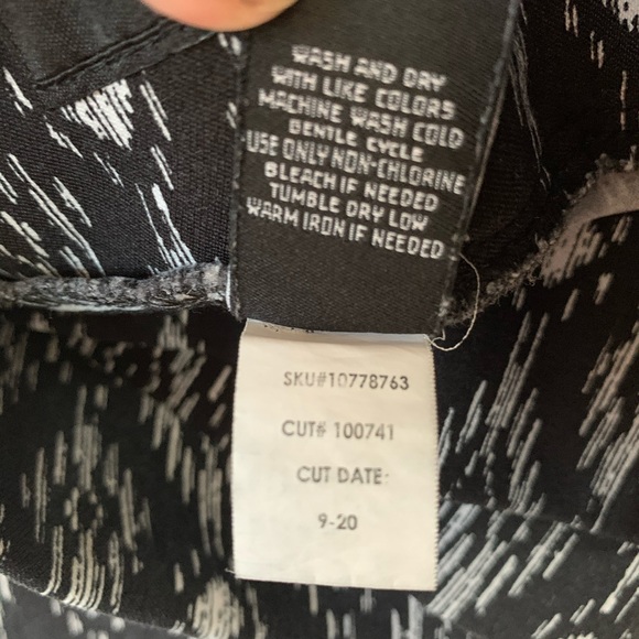 Torrid Cropped Ikat Print Pixie Pant - Picture 8 of 8